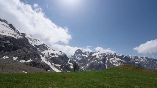 Paysage nuageux en timelapse