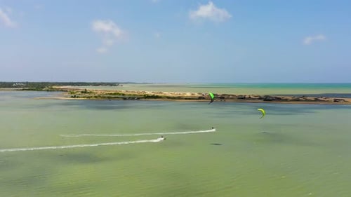 Kitesurfer in der Lagune