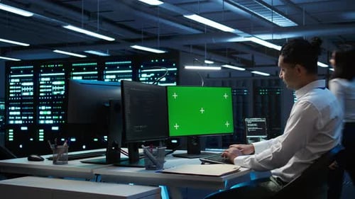 Expertenaktualisierung von Serverraumsystemen mithilfe eines Greenscreen-Computers