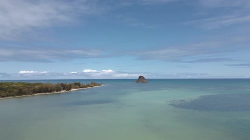Ilha Chinaman's Hat na costa de Oahu