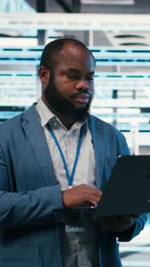 Vertical Video Data Center Team of Technicians Uses AI Deep Learning on Devices