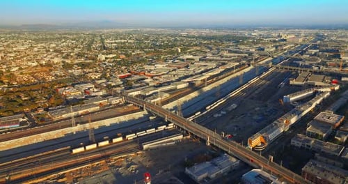 Edifícios de arquitetura americana. Vista aérea de Los Angeles
com paisagens urbanas.