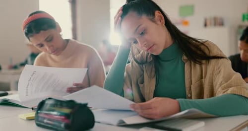 Bildung, Schüler und Lesetest im Unterricht mit Prüfungsschwerpunkt