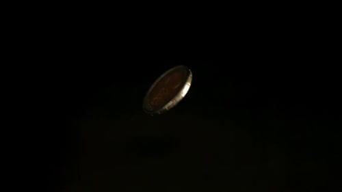 El vuelo de una moneda de un euro filmado en cámara lenta a 1000 fps