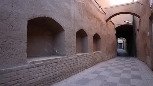 Walking Around the Old City of Yazd Yazd is an Old Persian City The Streets of the Old Clay City of