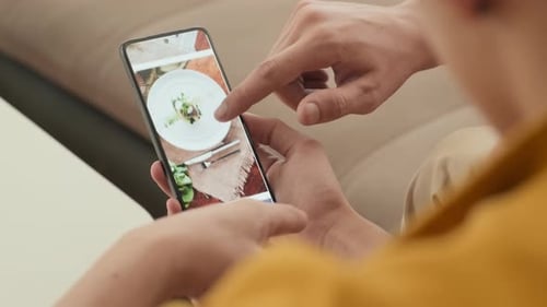Mates Ordering Food on Smartphone via Restaurant App