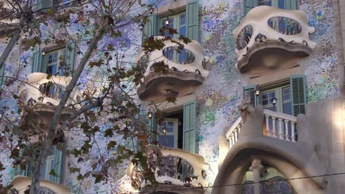 Façade of Casa Batllo in Barcelona (4K)