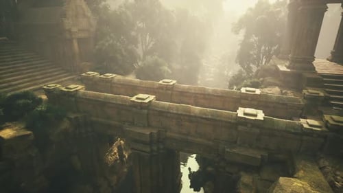 L'éclat du coucher du soleil apporte du calme à une structure historique dans un environnement paisible