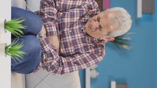 Vertical video of Man with stomachache.