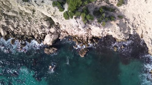 Costa escarpada de la Costa Blanca