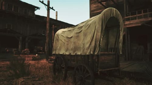 Un vagón cubierto rústico en un campo sereno junto a un edificio encantador