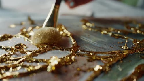 Blattgold auf eine Leinwand auftragen