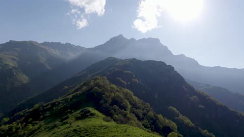 Images aériennes du mont Khustup dans la province de Syunik, Arménie, Caucase.