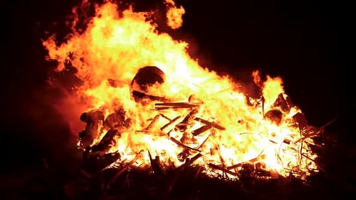 Very large Bon Fire in Slo Motion