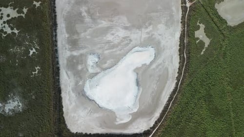 Luftaufnahme eines trockenen Seegetts, Frontignan, Frankreich.