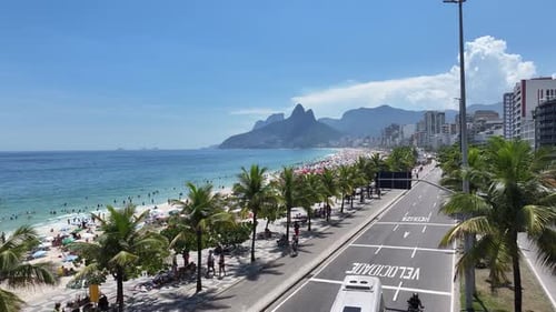 Famosa praia de Ipanema no centro do Rio de Janeiro, Brasil.