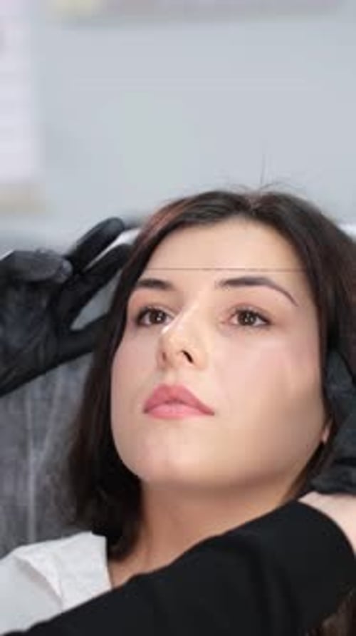 Aesthetician Shapes Eyebrows Using Threading Method