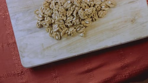 Nüsse, Nahaufnahme, europäische Süßigkeiten, nationale Süßspeisen aus dem Nahen Osten, Dessertsnack