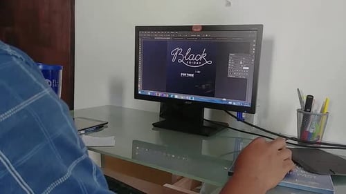 Grafiken für soziale Medien werden erstellt.