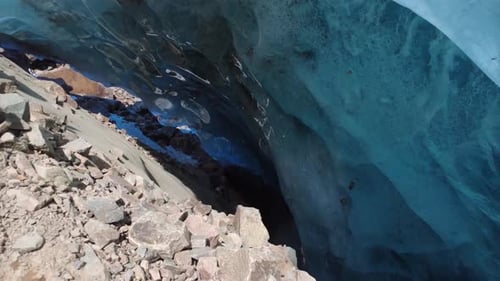 Terreno montañoso accidentado de alta definición en un paisaje natural