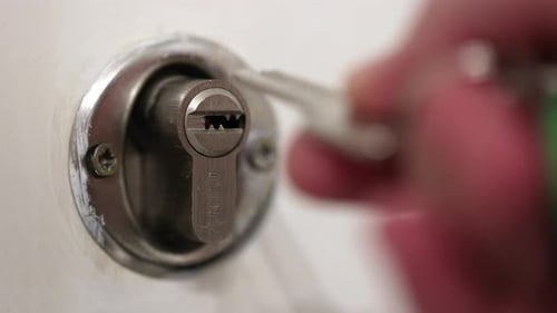 Locking quicker a door with key at multiple times on a closer view.