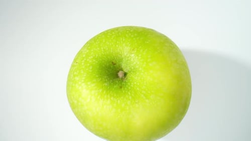 Beautiful and appetizing green apples.