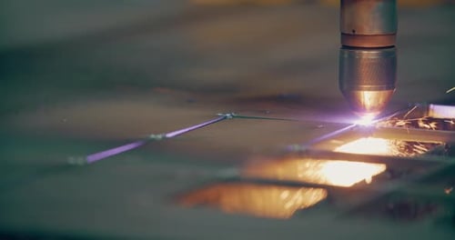 Plasma Laser Cutting Metal Sheet with Sparks High Temperature
