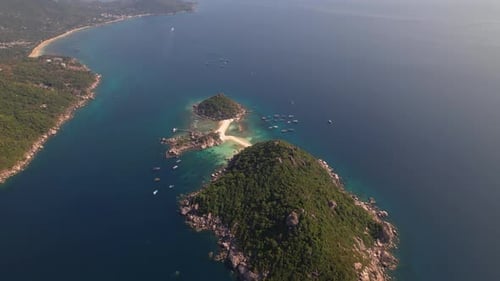 Drone backing up, view of Koh Nang Yuan and Koh Tao, Thailand