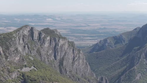Vue imprenable sur les chaînes de montagnes de Vratsa