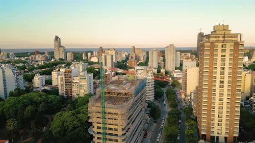 Luftbild eines im Bau befindlichen Gebäudes