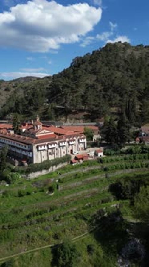 Vidéo aérienne au-dessus du monastère de Maxairas, Nicosie, Chypre
