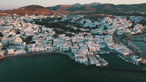 vol à Paros, Naxos, Antiparos en Grèce