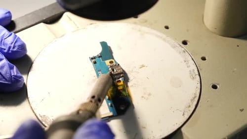 122 g Reparatur von Mobiltelefonen. Service von digitalen Geräten. Austausch von Ersatzteilen. Löten funktioniert.