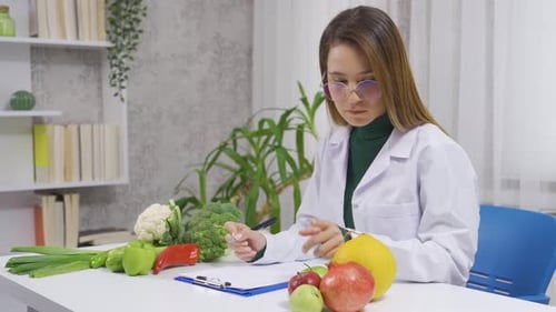Nutritionist Who Prepares Meal Plans.