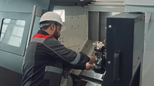 Industrial Mechanic Fixing Machinery Equipment at Factory