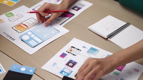 Panoramavideo des Mitarbeiterplans eines Startup-Unternehmens auf der Benutzeroberfläche. Synergetisch