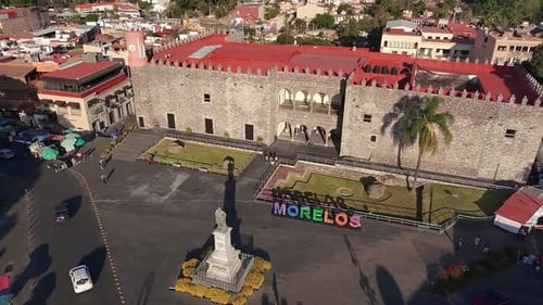 Toma aérea de Palacio de Cortés y Morelos Letters