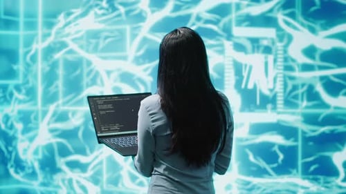 Informatiker arbeitet an Laptop-Programmierung künstlicher Intelligenz