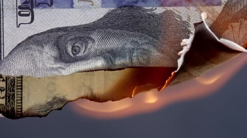Einhundert-Dollar-Schein in den USA und Verbrennen von Zwanzig-Dollar-Scheinen