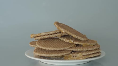 À saisir à la main dans une pile de biscuits, large
