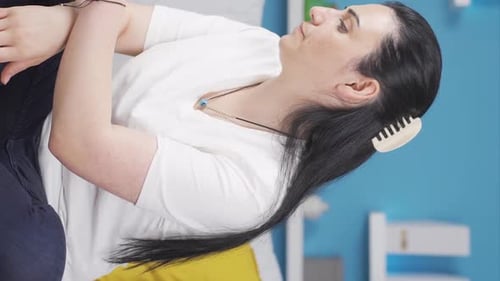 Vertical video of Tremor disease.