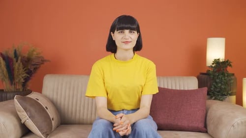 Die Frau, die die Nachricht, die sie gehört hat, mochte und gutgeheißen hat.