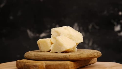 Fromage parmesan sur planche