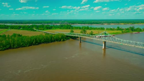 Vue aérienne du pont historique du Caire sur le fleuve Mississippi en treillis métallique US60