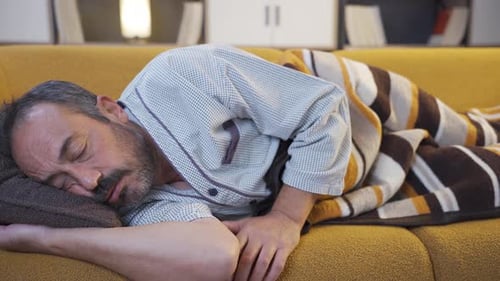 Inconfort pendant le sommeil, sommeil tendu.