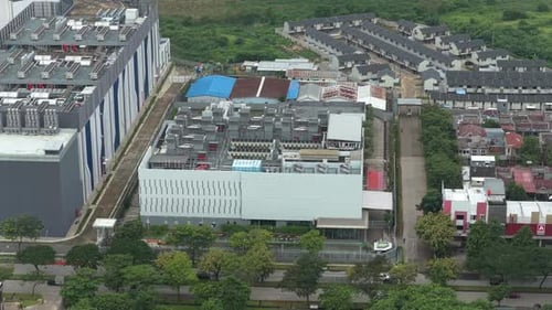 Vista de alta altitude do complexo de data center corporativo na Indonésia
