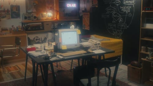 Arbeitsplatz im Retro-Garagenbüro