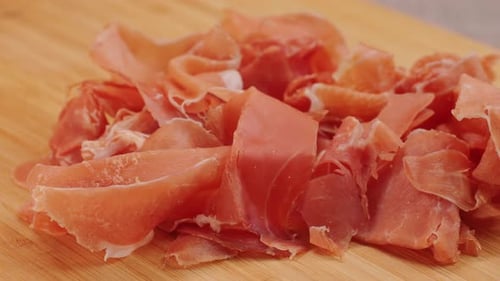 Jamon Iberico Tapas Glose Up Chef prépare le meilleur café à tapas espagnol au jambon et au porc avec une cuisine traditionnelle