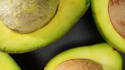 Vidéo macro à moitié avocat. 4K