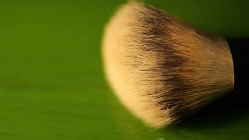 Slideraufnahme von Make-up-Pinselborsten aus extremer Nahaufnahme in 50 Bildern